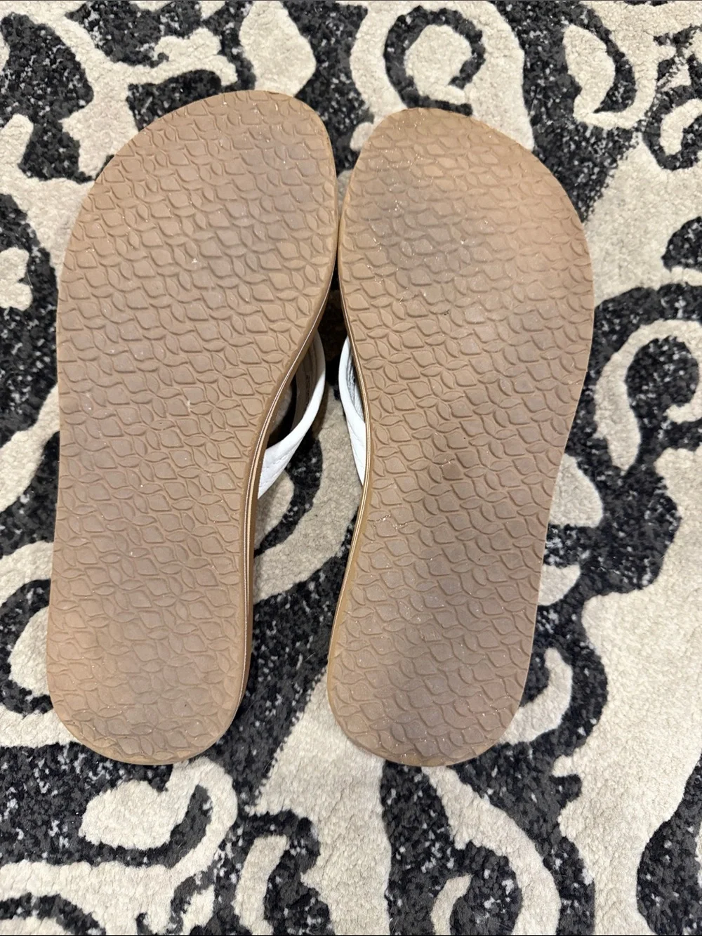 Reef White Strap Cushion Flip Flop Sandals with Brown Footbed - Picture 2 of 2